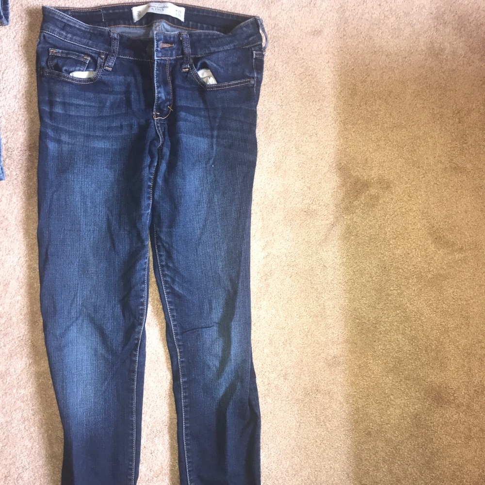 Abercrombie & Fitch Size 2R jeans (26 W x 31 L)